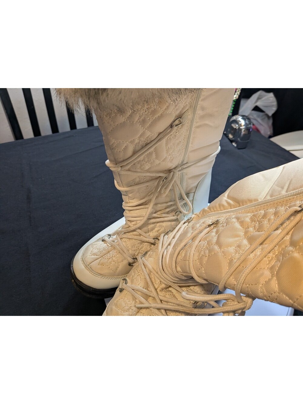 Women’s White Faux Fur Lace Up Snow Boots Winter Boots Size 7